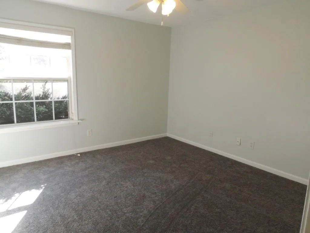 402 Brighton Point, Sandy Springs, Georgia 30328, 2 Bedrooms Bedrooms, ,2 BathroomsBathrooms,Residential,Sold,402 Brighton Point,6093744