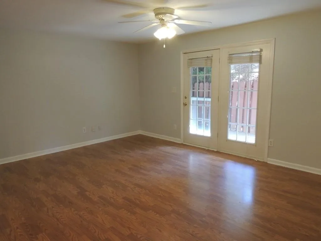 402 Brighton Point, Sandy Springs, Georgia 30328, 2 Bedrooms Bedrooms, ,2 BathroomsBathrooms,Residential,Sold,402 Brighton Point,6093744