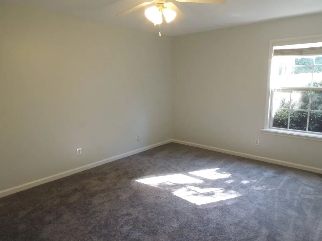 402 Brighton Point, Sandy Springs, Georgia 30328, 2 Bedrooms Bedrooms, ,2 BathroomsBathrooms,Residential,Sold,402 Brighton Point,6093744