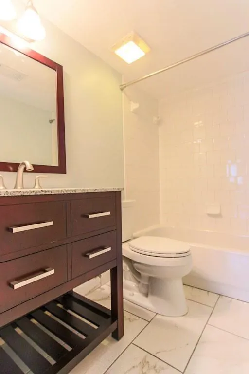 1701 Brighton Point, Sandy Springs, Georgia 30328, 2 Bedrooms Bedrooms, ,2 BathroomsBathrooms,Residential,Sold,1701 Brighton Point,6821354