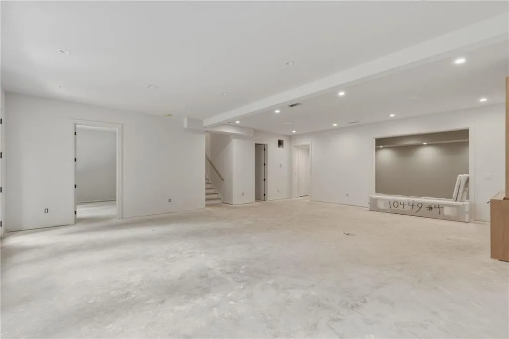720 Edgewater Trail, Atlanta, Georgia 30328, 7 Bedrooms Bedrooms, ,6 BathroomsBathrooms,Residential,For Sale,720 Edgewater Trail,7758353