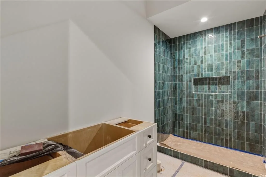 720 Edgewater Trail, Atlanta, Georgia 30328, 7 Bedrooms Bedrooms, ,6 BathroomsBathrooms,Residential,For Sale,720 Edgewater Trail,7758353