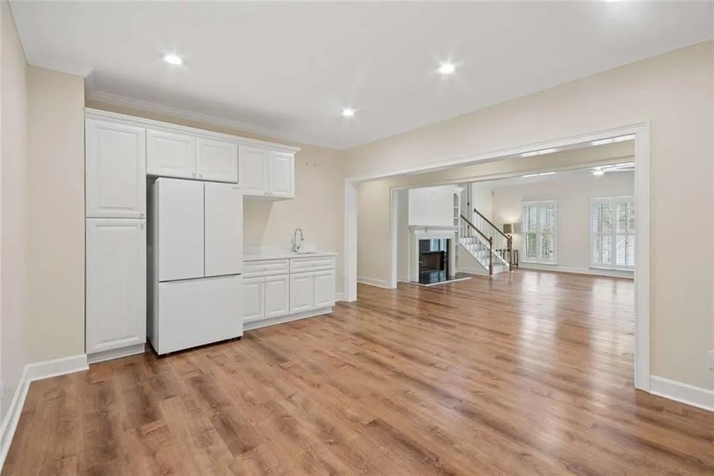 Terrace level kitchenette