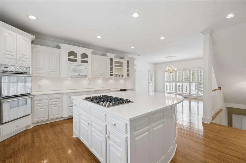 Perfect layout to keep the chef company!