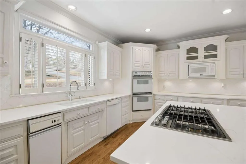 Huge, cheery window!