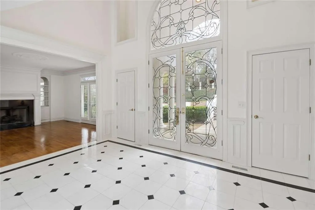 Walls of windows and loads of light!