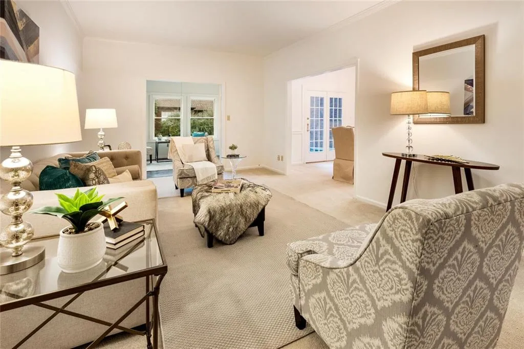 5211 Glenridge Drive, Sandy Springs, Georgia 30342, 3 Bedrooms Bedrooms, ,3 BathroomsBathrooms,Residential,Sold,5211 Glenridge Drive,7150976