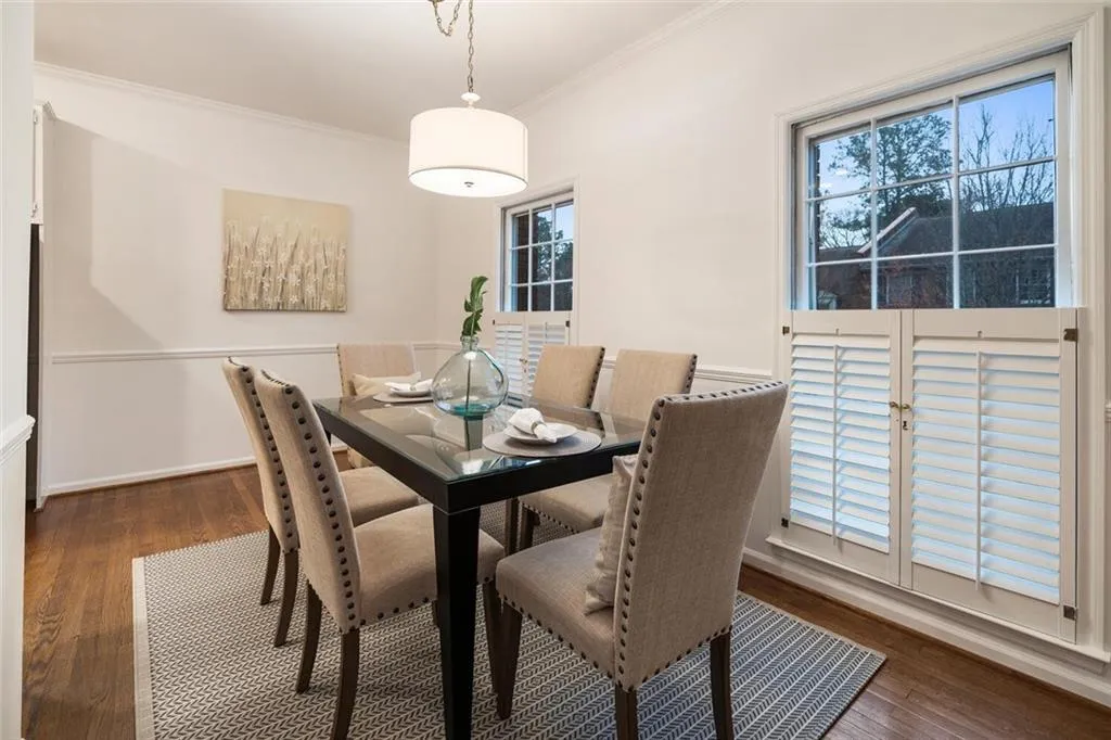 5211 Glenridge Drive, Sandy Springs, Georgia 30342, 3 Bedrooms Bedrooms, ,3 BathroomsBathrooms,Residential,Sold,5211 Glenridge Drive,7150976