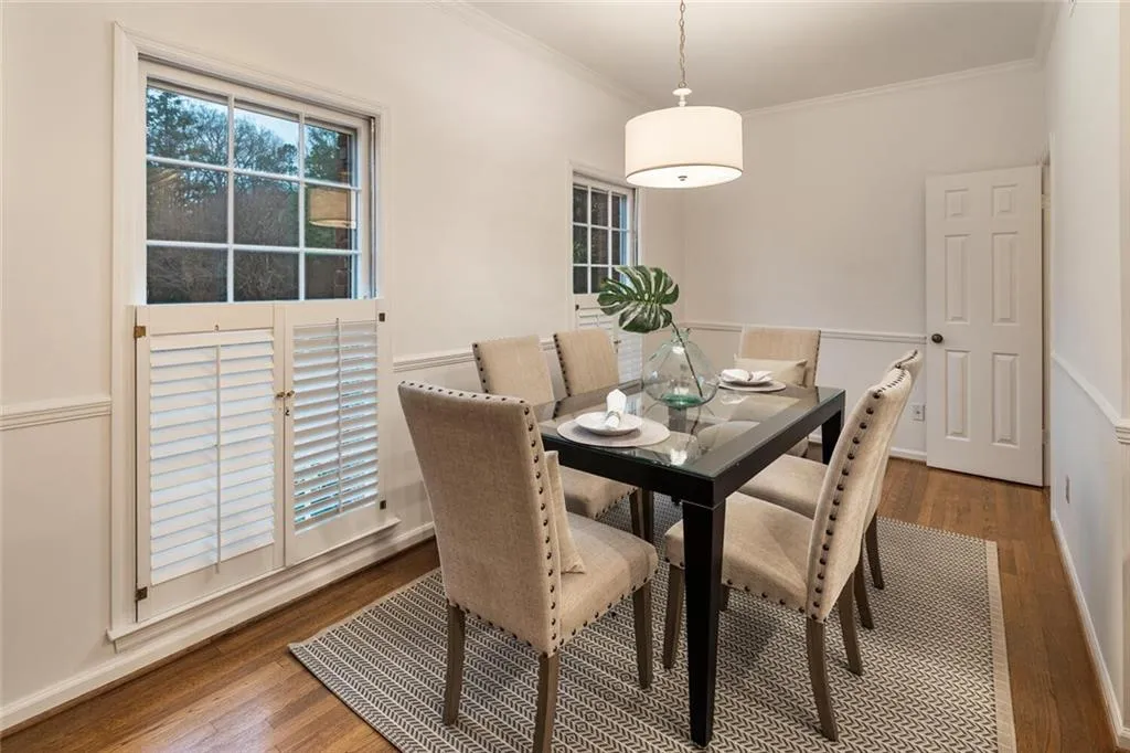 5211 Glenridge Drive, Sandy Springs, Georgia 30342, 3 Bedrooms Bedrooms, ,3 BathroomsBathrooms,Residential,Sold,5211 Glenridge Drive,7150976