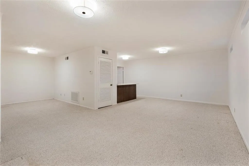 5211 Glenridge Drive, Sandy Springs, Georgia 30342, 3 Bedrooms Bedrooms, ,3 BathroomsBathrooms,Residential,Sold,5211 Glenridge Drive,7150976