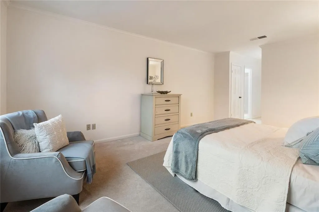 5211 Glenridge Drive, Sandy Springs, Georgia 30342, 3 Bedrooms Bedrooms, ,3 BathroomsBathrooms,Residential,Sold,5211 Glenridge Drive,7150976