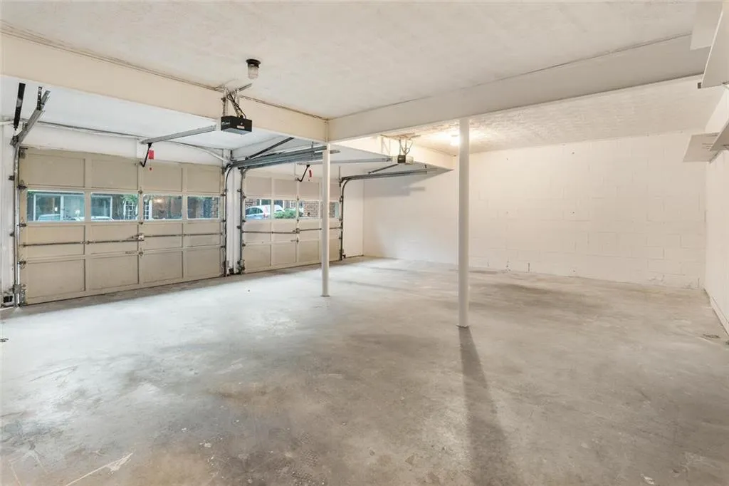 5211 Glenridge Drive, Sandy Springs, Georgia 30342, 3 Bedrooms Bedrooms, ,3 BathroomsBathrooms,Residential,Sold,5211 Glenridge Drive,7150976