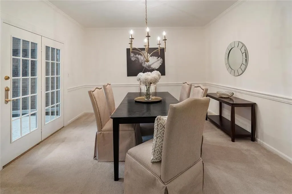 5211 Glenridge Drive, Sandy Springs, Georgia 30342, 3 Bedrooms Bedrooms, ,3 BathroomsBathrooms,Residential,Sold,5211 Glenridge Drive,7150976