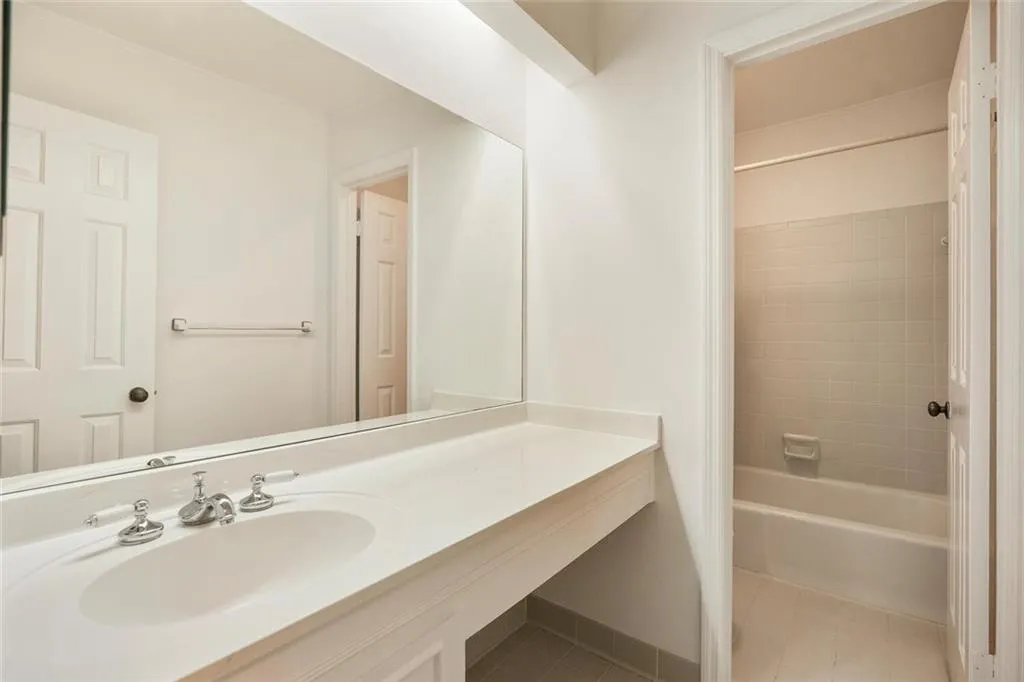 5211 Glenridge Drive, Sandy Springs, Georgia 30342, 3 Bedrooms Bedrooms, ,3 BathroomsBathrooms,Residential,Sold,5211 Glenridge Drive,7150976