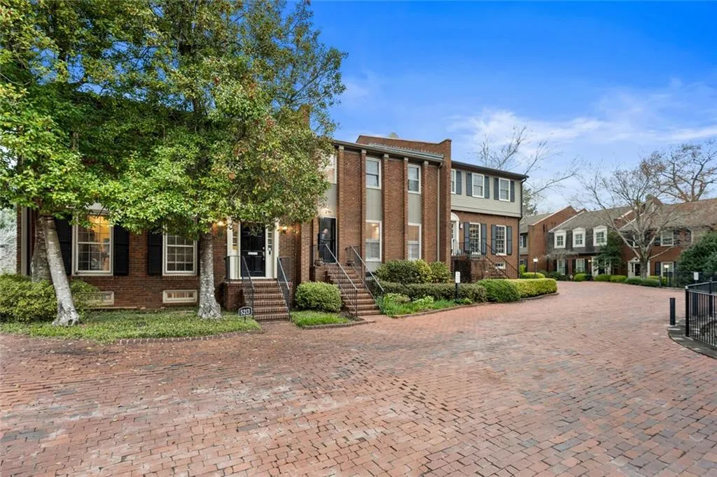 5211 Glenridge Drive, Sandy Springs, Georgia 30342, 3 Bedrooms Bedrooms, ,3 BathroomsBathrooms,Residential,Sold,5211 Glenridge Drive,7150976