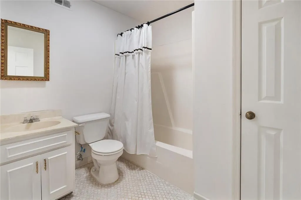 5211 Glenridge Drive, Sandy Springs, Georgia 30342, 3 Bedrooms Bedrooms, ,3 BathroomsBathrooms,Residential,Sold,5211 Glenridge Drive,7150976