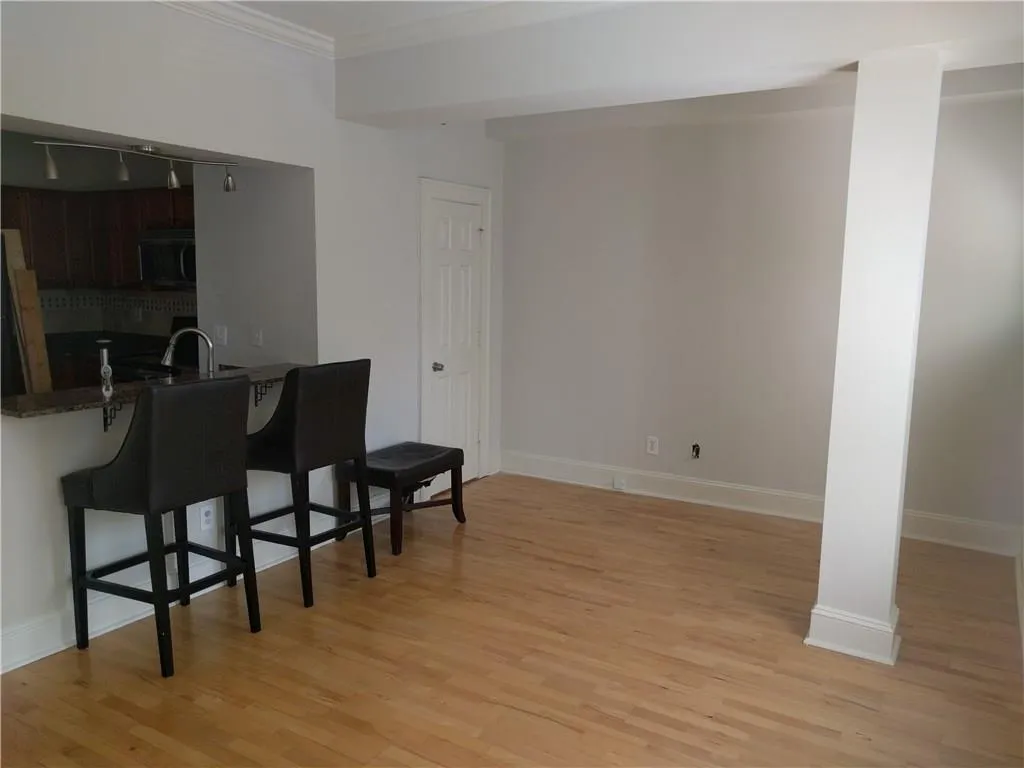 2855 Peachtree Road Ne Unit 113, Atlanta, Georgia 30305, 2 Bedrooms Bedrooms, ,2 BathroomsBathrooms,Residential,Sold,2855 Peachtree Road Ne Unit 113,5708129