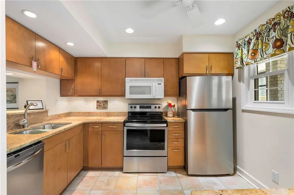 5180 Chemin De Vie, Atlanta, Georgia 30342, 2 Bedrooms Bedrooms, ,2 BathroomsBathrooms,Residential,For Sale,5180 Chemin De Vie,7560217