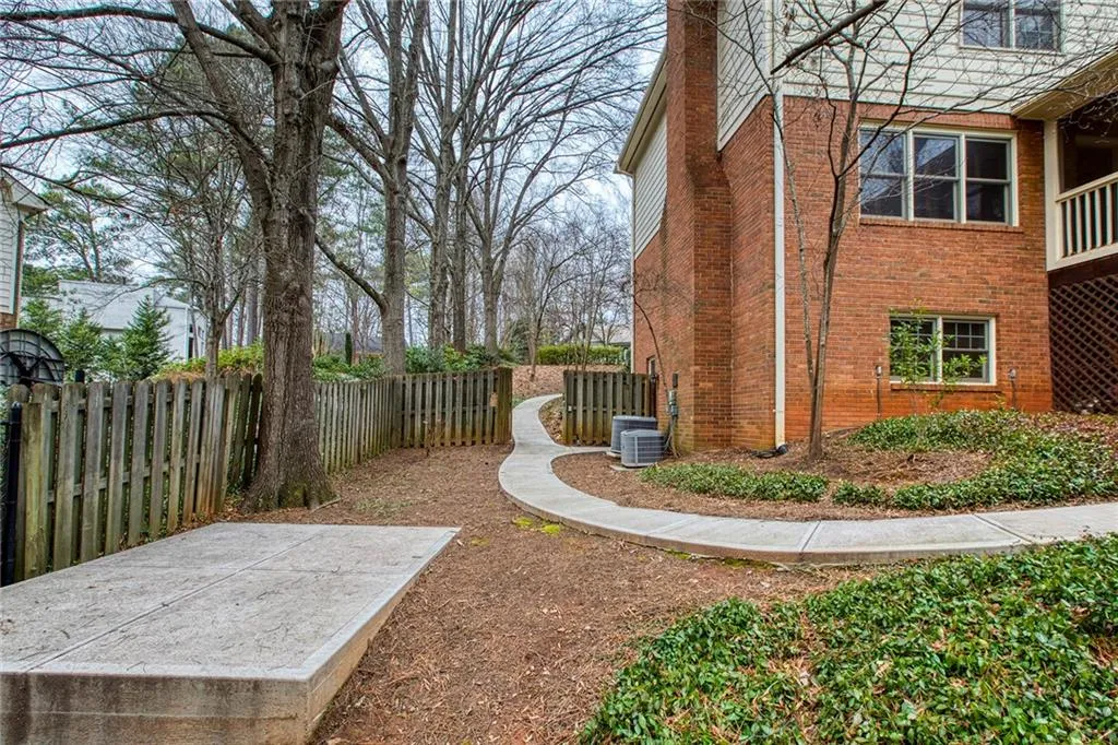 195 Northglenn Court, Atlanta, Georgia 30342, 4 Bedrooms Bedrooms, ,4 BathroomsBathrooms,Residential,Sold,195 Northglenn Court,6660583