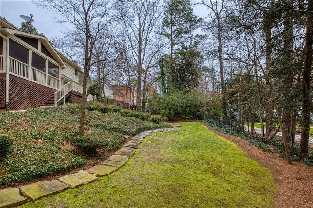 195 Northglenn Court, Atlanta, Georgia 30342, 4 Bedrooms Bedrooms, ,4 BathroomsBathrooms,Residential,Sold,195 Northglenn Court,6660583