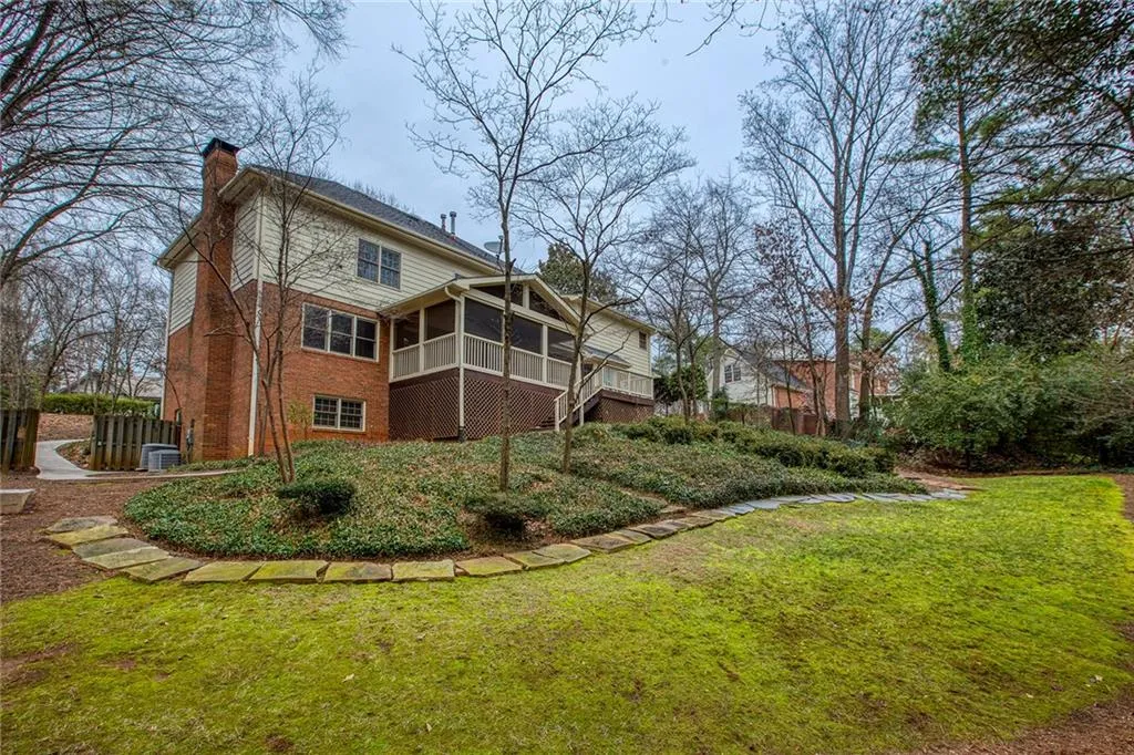 195 Northglenn Court, Atlanta, Georgia 30342, 4 Bedrooms Bedrooms, ,4 BathroomsBathrooms,Residential,Sold,195 Northglenn Court,6660583