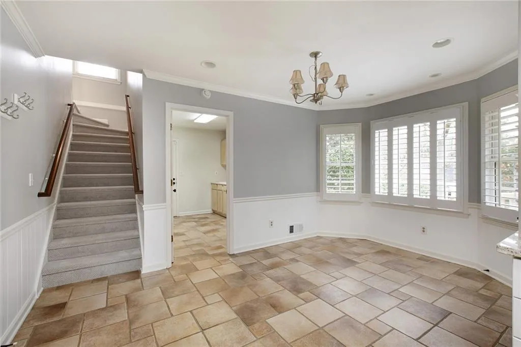 195 Northglenn Court, Atlanta, Georgia 30342, 4 Bedrooms Bedrooms, ,4 BathroomsBathrooms,Residential,Sold,195 Northglenn Court,6660583