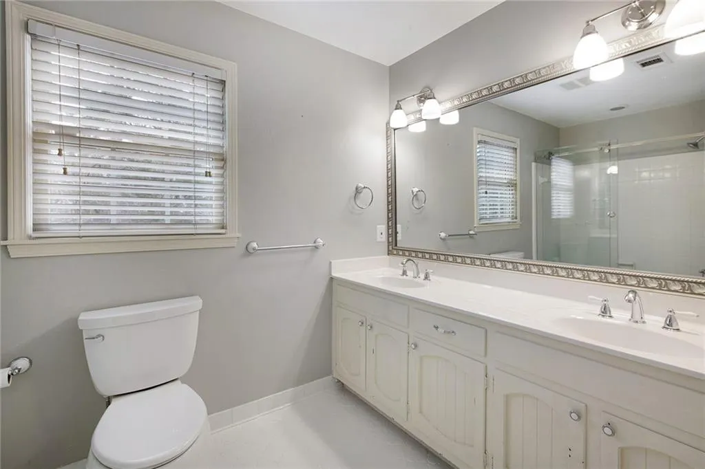 195 Northglenn Court, Atlanta, Georgia 30342, 4 Bedrooms Bedrooms, ,4 BathroomsBathrooms,Residential,Sold,195 Northglenn Court,6660583