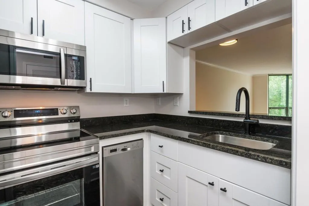 2870 Pharr Court Nw Unit 309, Atlanta, Georgia 30305, 1 Bedroom Bedrooms, ,1 BathroomBathrooms,Residential,For Sale,2870 Pharr Court Nw Unit 309,7609642