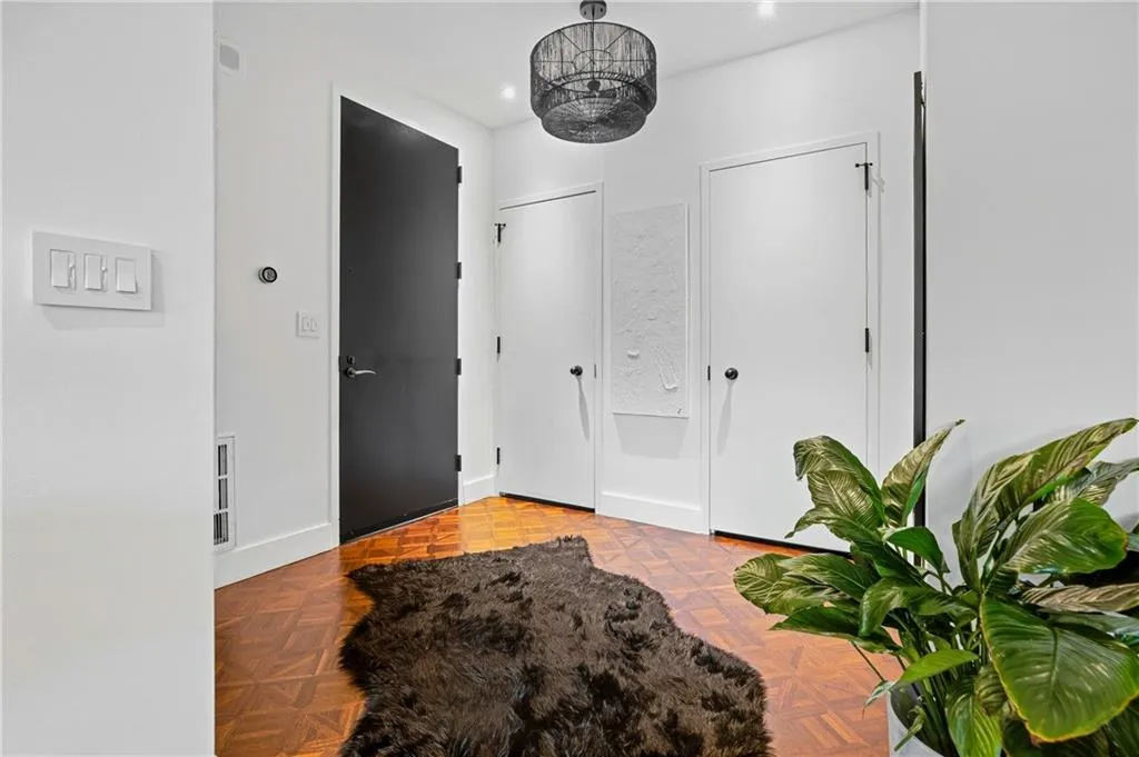 2660 Peachtree Road Nw Unit 4e, Atlanta, Georgia 30305, 1 Bedroom Bedrooms, 0 ,1 BathroomBathrooms,Residential,For Sale,2660 Peachtree Road Nw Unit 4e,7843921