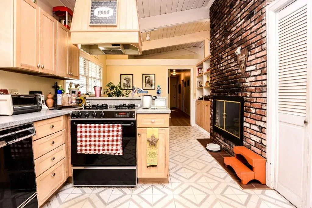 6296 Vernon Woods Drive, Sandy Springs, Georgia 30328, 3 Bedrooms Bedrooms, ,2 BathroomsBathrooms,Residential,Sold,6296 Vernon Woods Drive,5771440