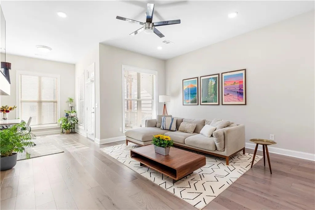 Living area with light wood finished floors, plenty of natural light, a ceiling fan, and recessed lighting