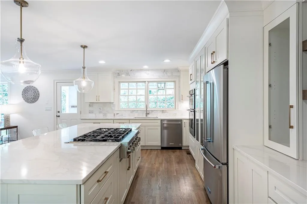 515 Bridgewater Drive, Atlanta, Georgia 30328, 5 Bedrooms Bedrooms, ,4 BathroomsBathrooms,Residential,Sold,515 Bridgewater Drive,6870557