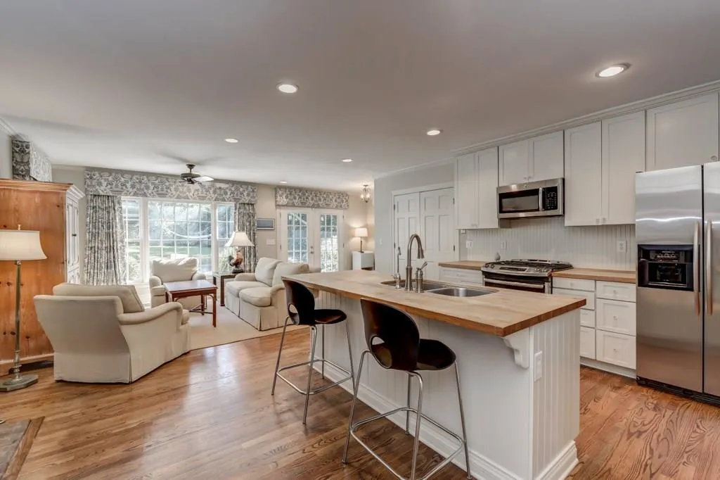 1889 Greystone Road Nw, Atlanta, Georgia 30318, 3 Bedrooms Bedrooms, ,3 BathroomsBathrooms,Residential,Sold,1889 Greystone Road Nw,5923992