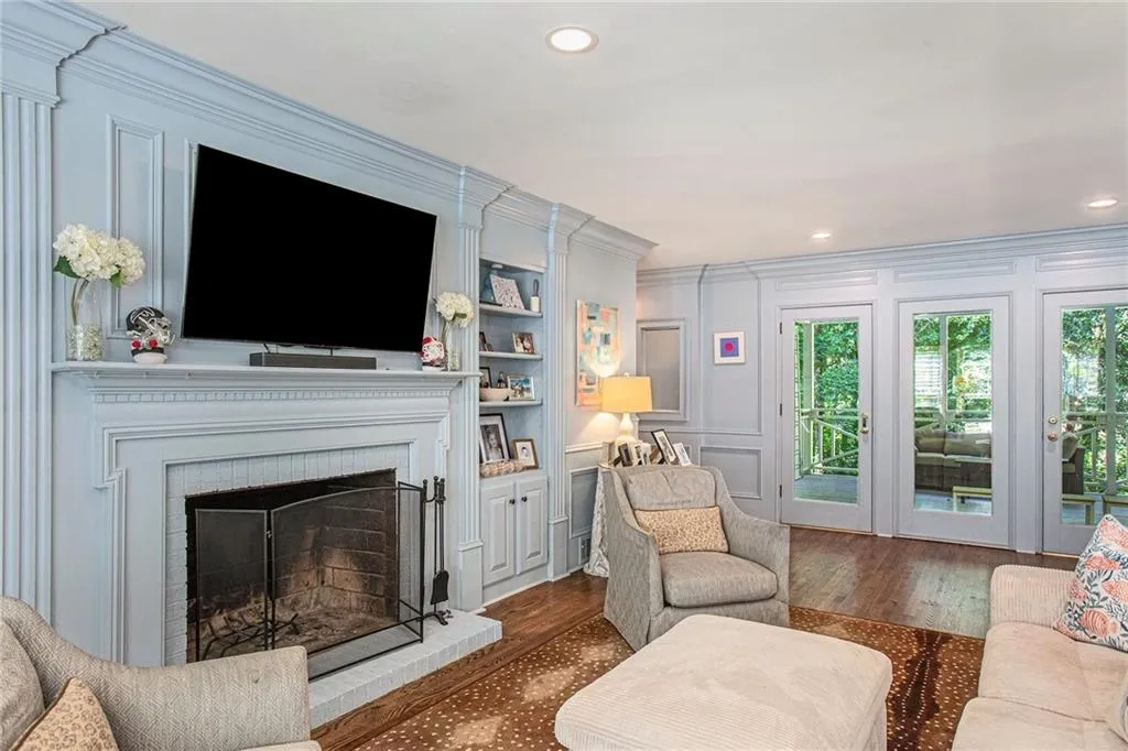210 Marsh Glen Point, Sandy Springs, Georgia 30328, 5 Bedrooms Bedrooms, ,5 BathroomsBathrooms,Residential,Sold,210 Marsh Glen Point,7397715