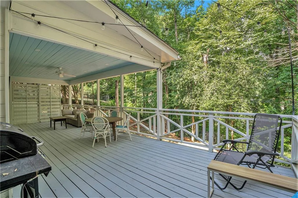 210 Marsh Glen Point, Sandy Springs, Georgia 30328, 5 Bedrooms Bedrooms, ,5 BathroomsBathrooms,Residential,Sold,210 Marsh Glen Point,7397715