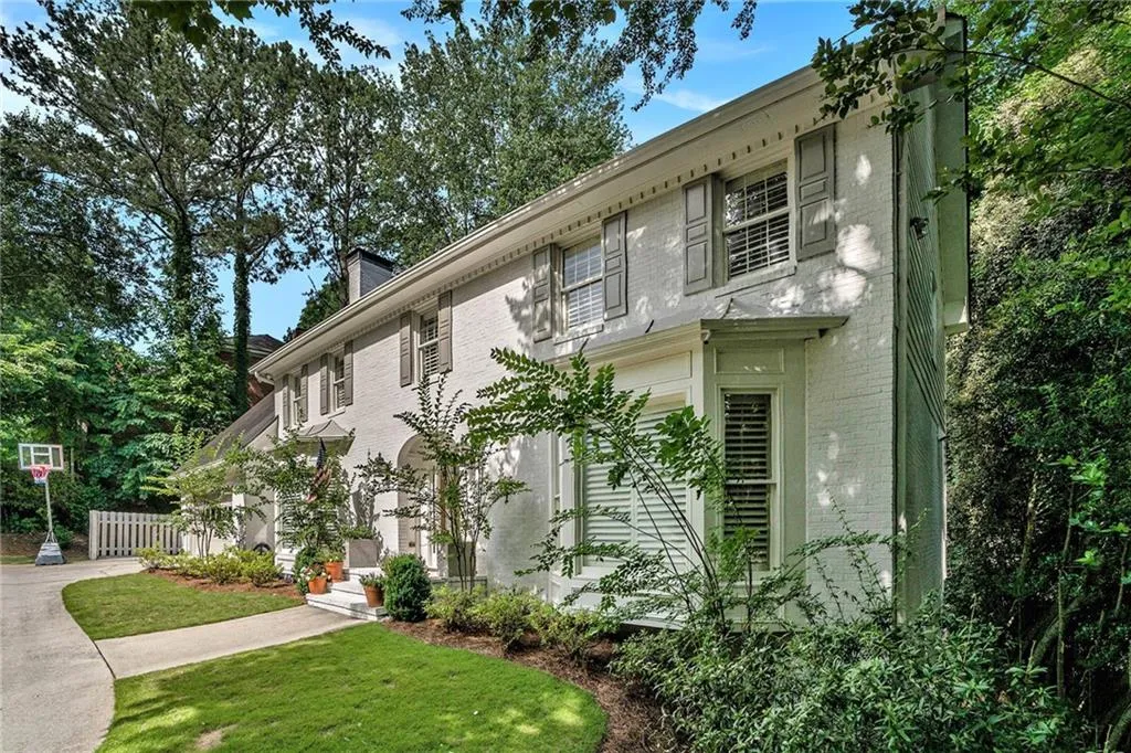 210 Marsh Glen Point, Sandy Springs, Georgia 30328, 5 Bedrooms Bedrooms, ,5 BathroomsBathrooms,Residential,Sold,210 Marsh Glen Point,7397715