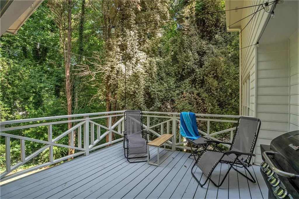 210 Marsh Glen Point, Sandy Springs, Georgia 30328, 5 Bedrooms Bedrooms, ,5 BathroomsBathrooms,Residential,Sold,210 Marsh Glen Point,7397715