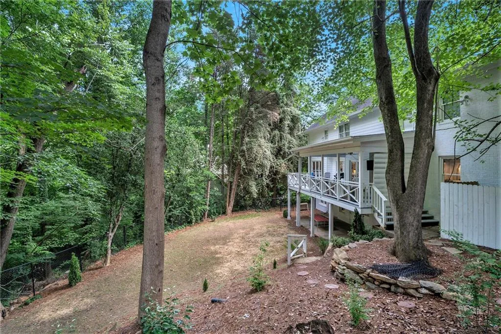 210 Marsh Glen Point, Sandy Springs, Georgia 30328, 5 Bedrooms Bedrooms, ,5 BathroomsBathrooms,Residential,Sold,210 Marsh Glen Point,7397715