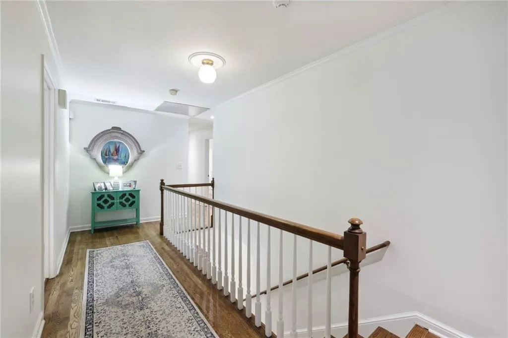 210 Marsh Glen Point, Sandy Springs, Georgia 30328, 5 Bedrooms Bedrooms, ,5 BathroomsBathrooms,Residential,Sold,210 Marsh Glen Point,7397715