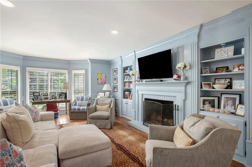 210 Marsh Glen Point, Sandy Springs, Georgia 30328, 5 Bedrooms Bedrooms, ,5 BathroomsBathrooms,Residential,Sold,210 Marsh Glen Point,7397715