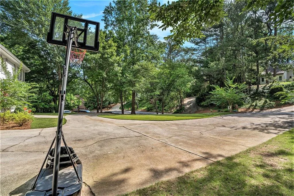 210 Marsh Glen Point, Sandy Springs, Georgia 30328, 5 Bedrooms Bedrooms, ,5 BathroomsBathrooms,Residential,Sold,210 Marsh Glen Point,7397715