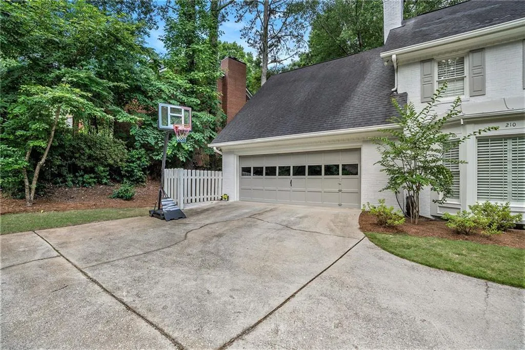 210 Marsh Glen Point, Sandy Springs, Georgia 30328, 5 Bedrooms Bedrooms, ,5 BathroomsBathrooms,Residential,Sold,210 Marsh Glen Point,7397715