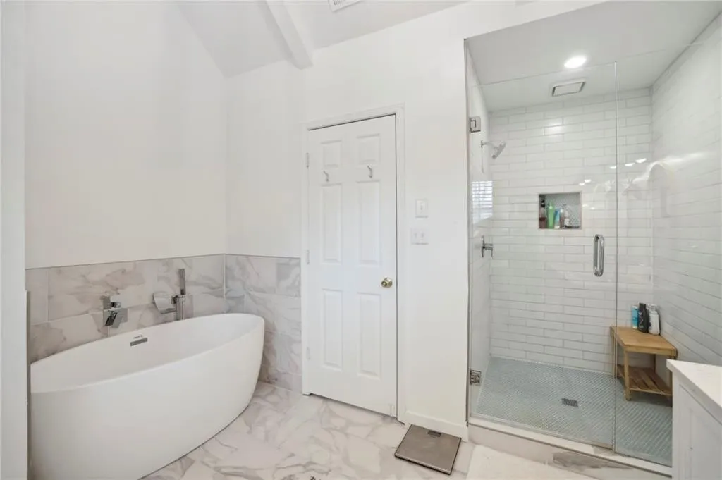 210 Marsh Glen Point, Sandy Springs, Georgia 30328, 5 Bedrooms Bedrooms, ,5 BathroomsBathrooms,Residential,Sold,210 Marsh Glen Point,7397715