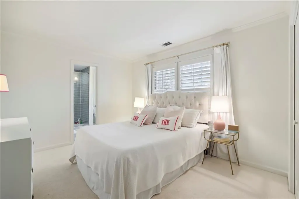 210 Marsh Glen Point, Sandy Springs, Georgia 30328, 5 Bedrooms Bedrooms, ,5 BathroomsBathrooms,Residential,Sold,210 Marsh Glen Point,7397715