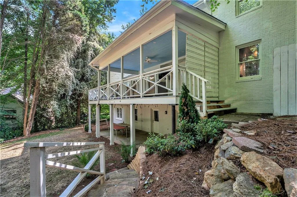 210 Marsh Glen Point, Sandy Springs, Georgia 30328, 5 Bedrooms Bedrooms, ,5 BathroomsBathrooms,Residential,Sold,210 Marsh Glen Point,7397715