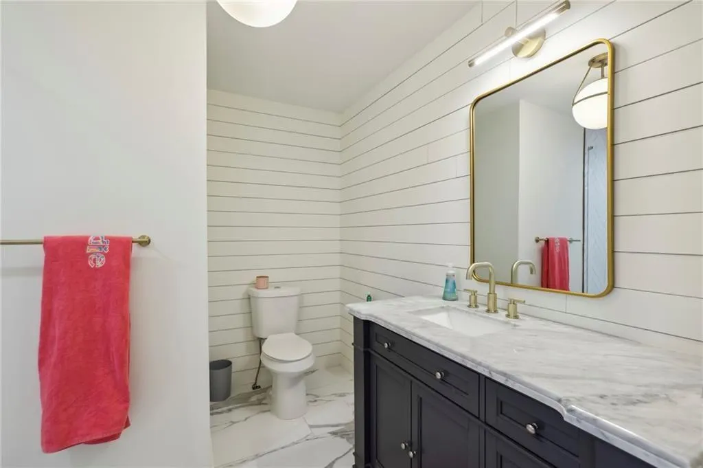 210 Marsh Glen Point, Sandy Springs, Georgia 30328, 5 Bedrooms Bedrooms, ,5 BathroomsBathrooms,Residential,Sold,210 Marsh Glen Point,7397715