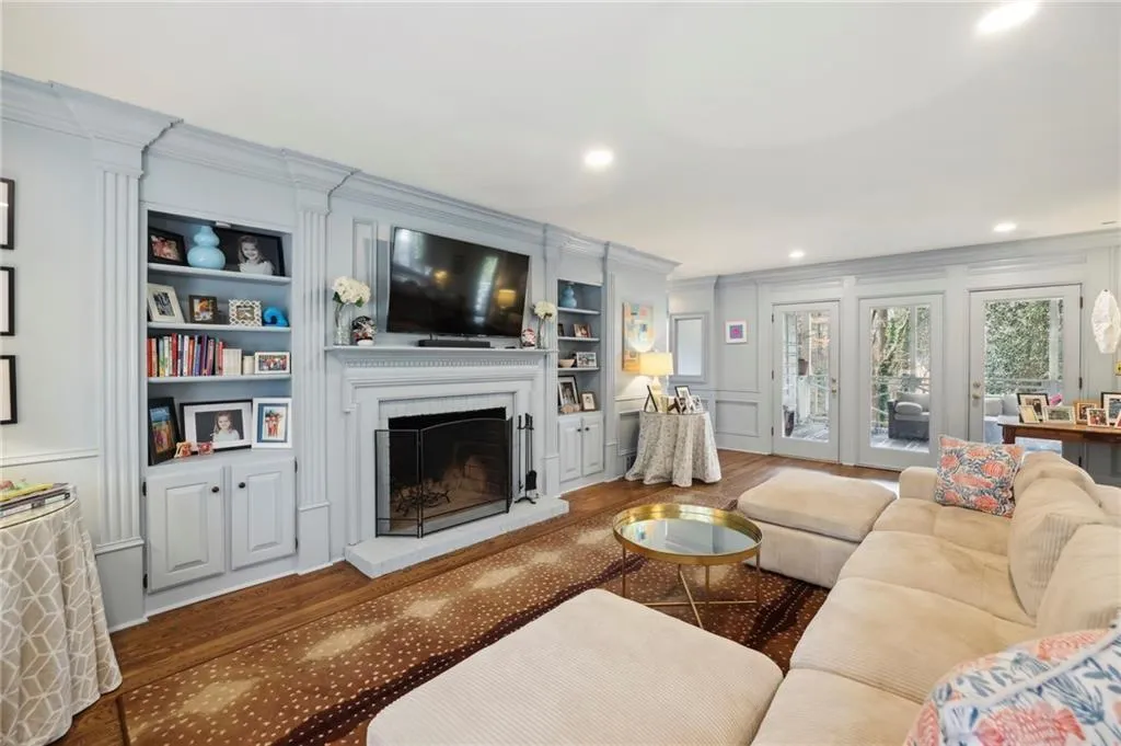 210 Marsh Glen Point, Sandy Springs, Georgia 30328, 5 Bedrooms Bedrooms, ,5 BathroomsBathrooms,Residential,Sold,210 Marsh Glen Point,7397715
