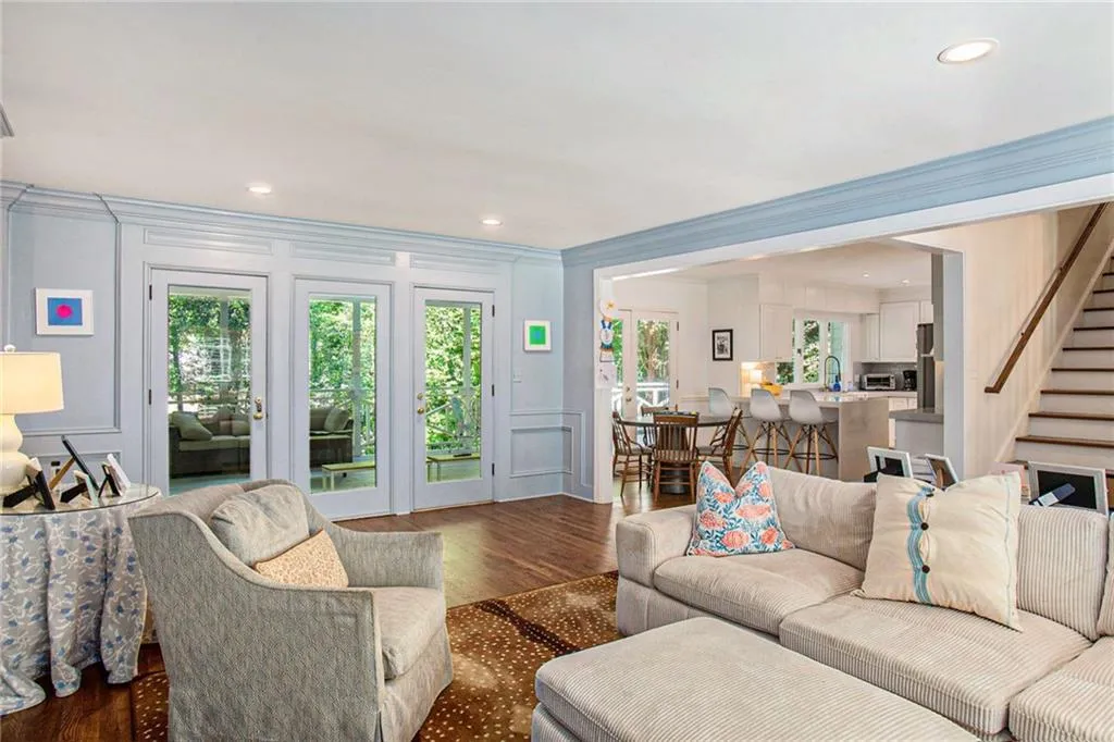 210 Marsh Glen Point, Sandy Springs, Georgia 30328, 5 Bedrooms Bedrooms, ,5 BathroomsBathrooms,Residential,Sold,210 Marsh Glen Point,7397715