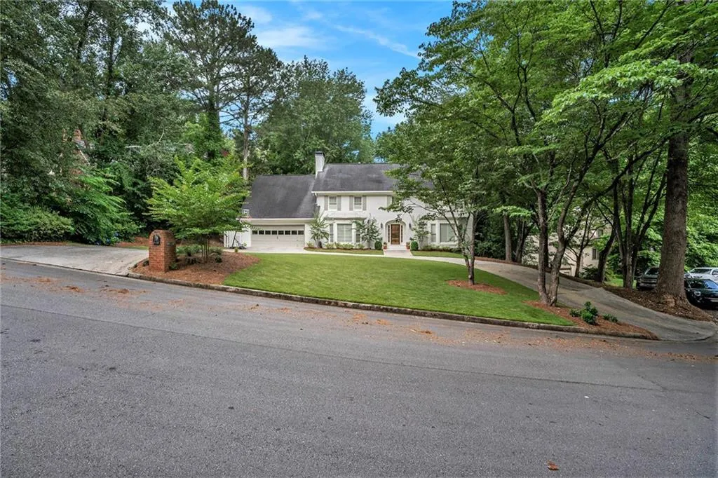210 Marsh Glen Point, Sandy Springs, Georgia 30328, 5 Bedrooms Bedrooms, ,5 BathroomsBathrooms,Residential,Sold,210 Marsh Glen Point,7397715