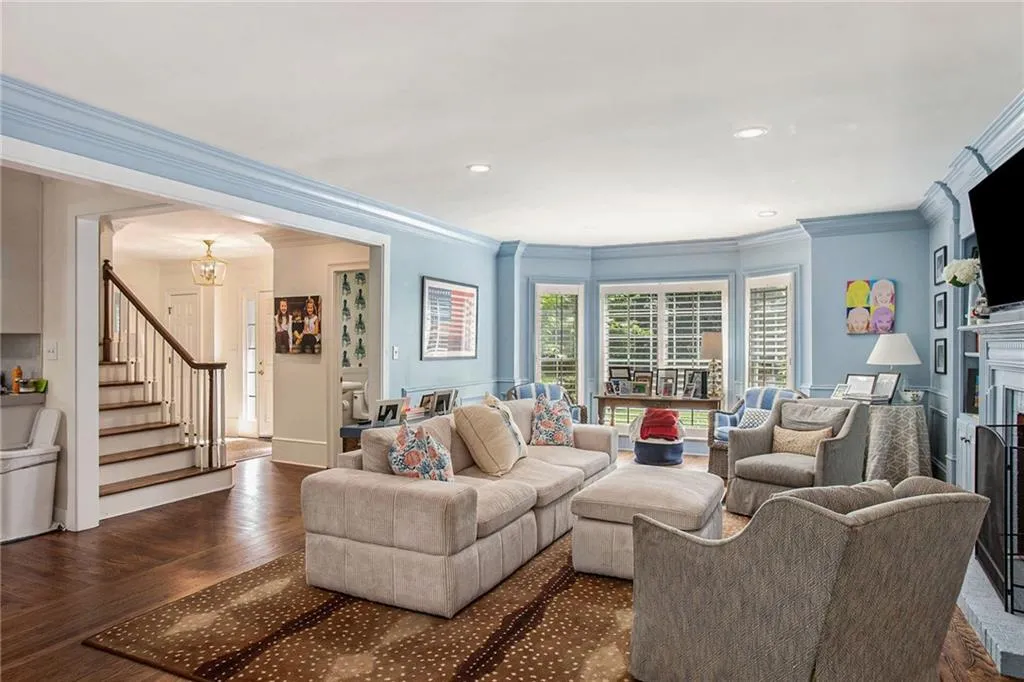 210 Marsh Glen Point, Sandy Springs, Georgia 30328, 5 Bedrooms Bedrooms, ,5 BathroomsBathrooms,Residential,Sold,210 Marsh Glen Point,7397715